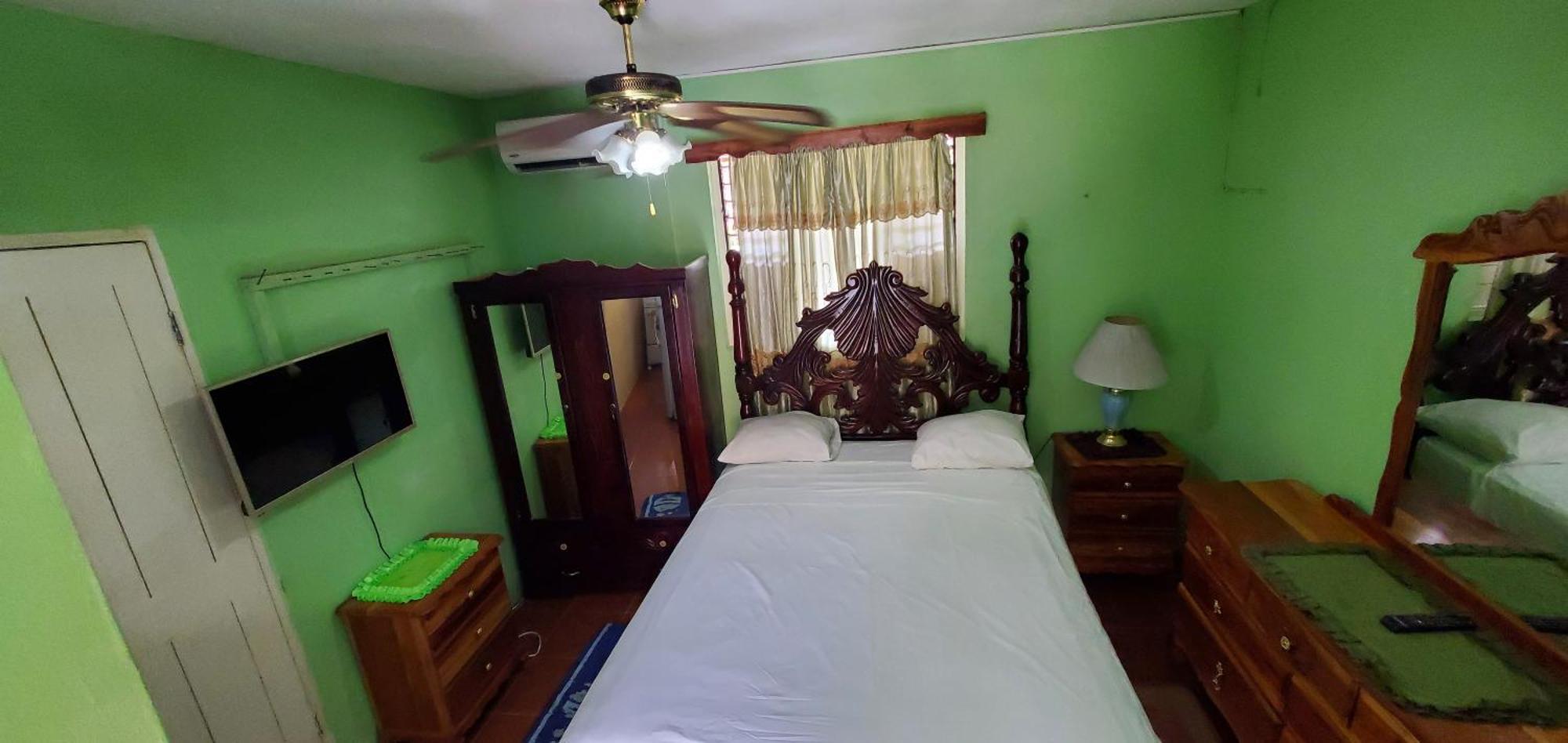 Little Shaw Park Guest House 奥乔里奥斯 外观 照片
