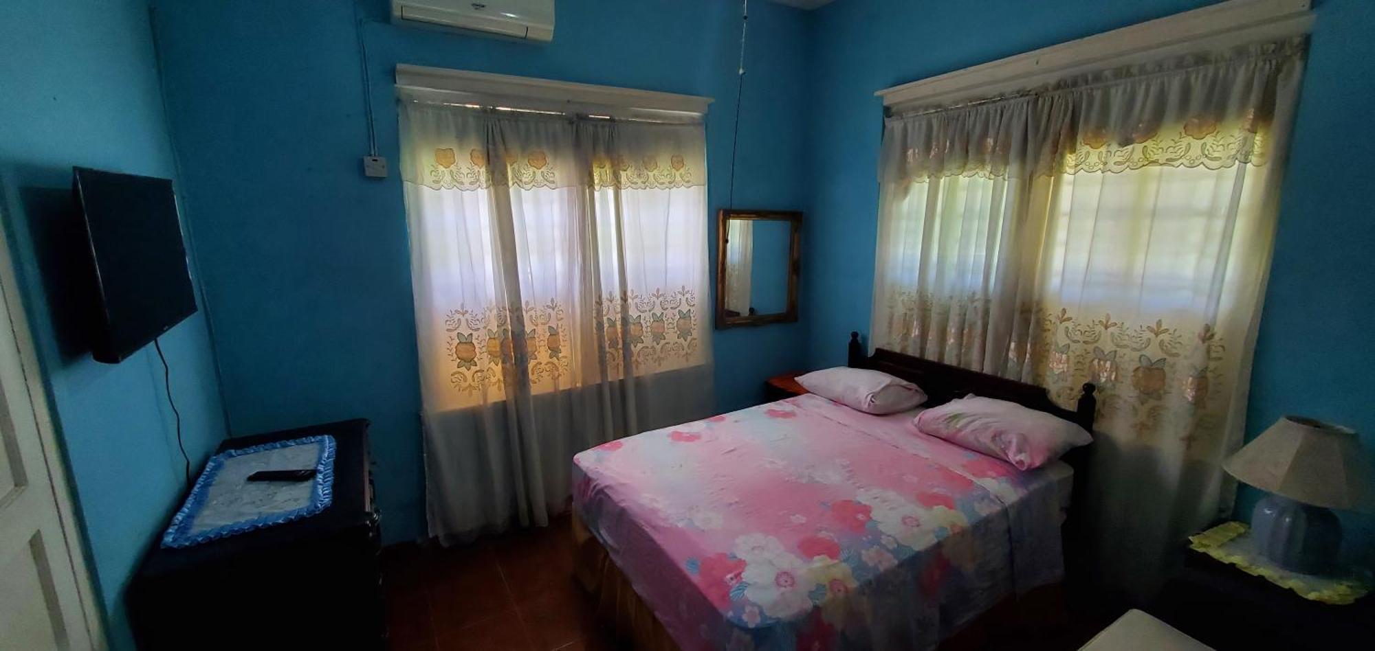Little Shaw Park Guest House 奥乔里奥斯 外观 照片