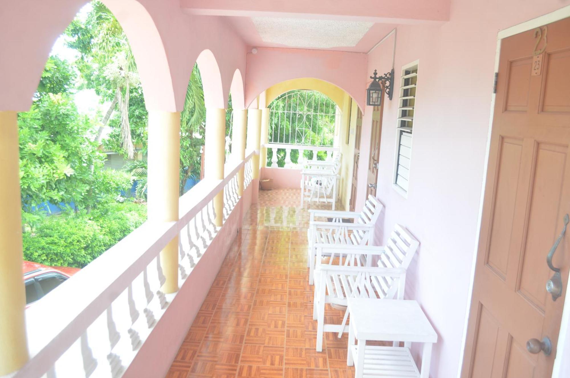 Little Shaw Park Guest House 奥乔里奥斯 外观 照片