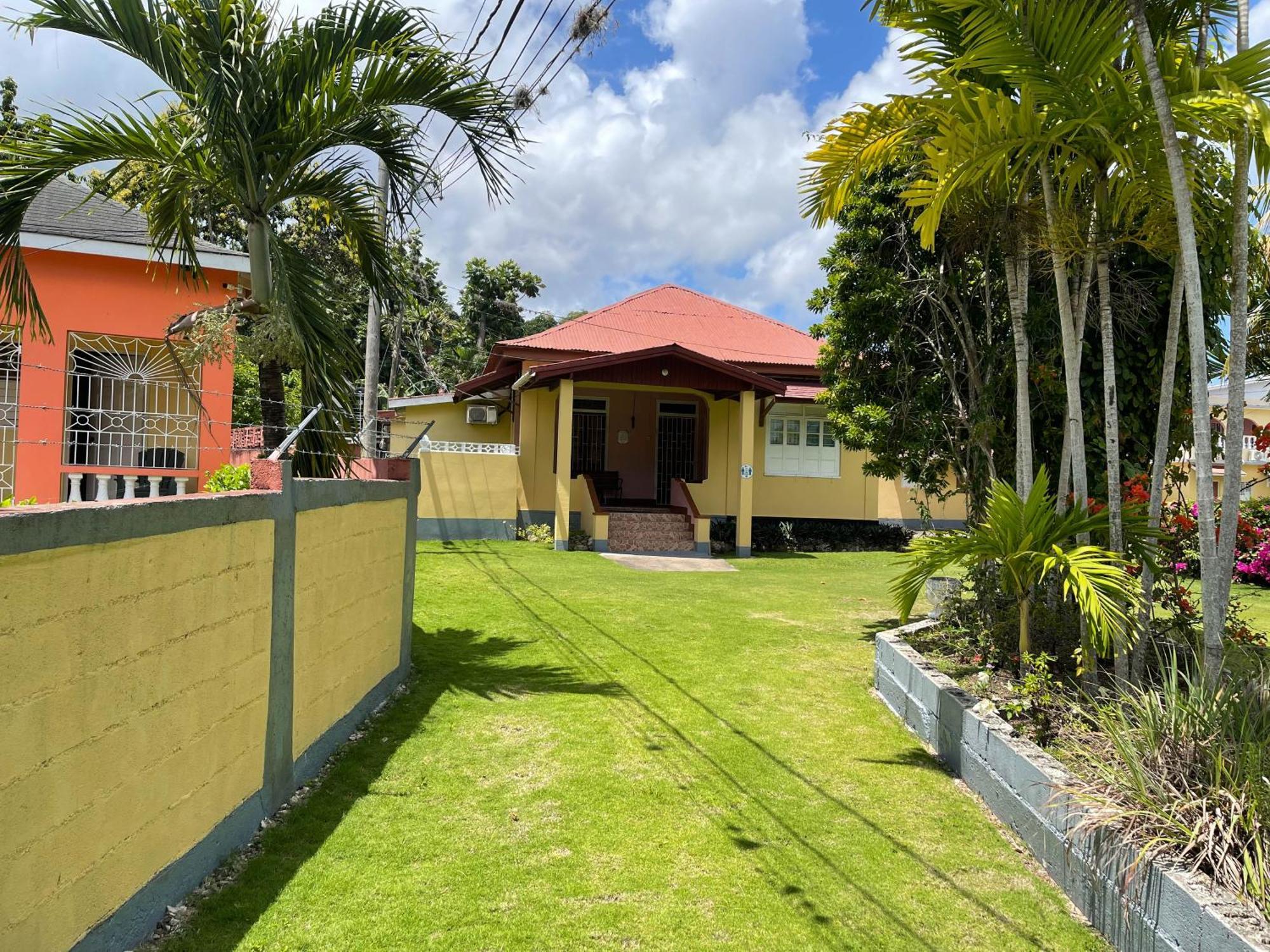 Little Shaw Park Guest House 奥乔里奥斯 外观 照片