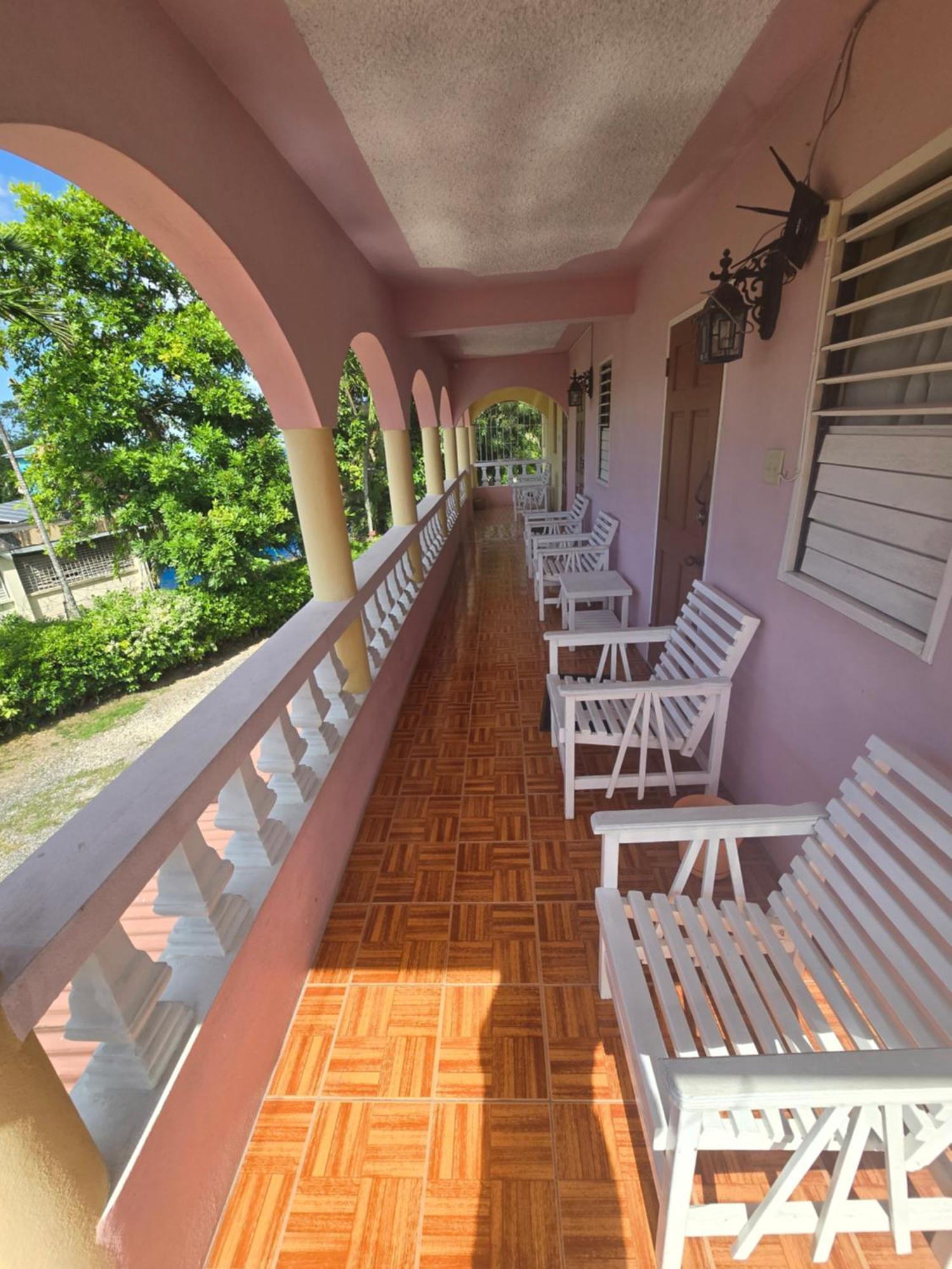 Little Shaw Park Guest House 奥乔里奥斯 外观 照片