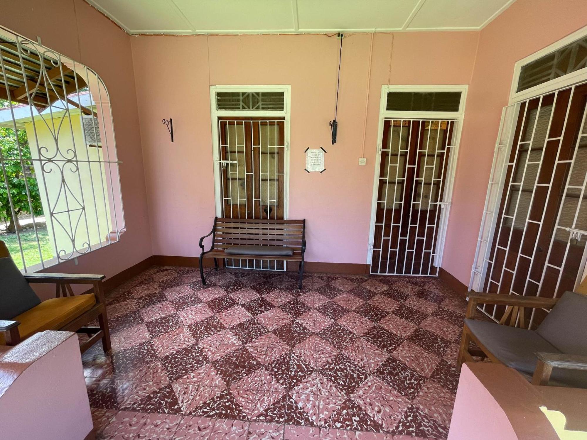 Little Shaw Park Guest House 奥乔里奥斯 外观 照片